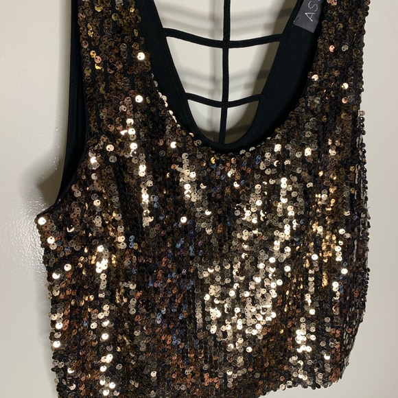 Nordstrom Gold Sequin party top ✨🖤🌙 - Picture 3 of 6